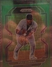 2022 Panini Prizm #189 Yuli Gurriel Forest Green Flash Prizm