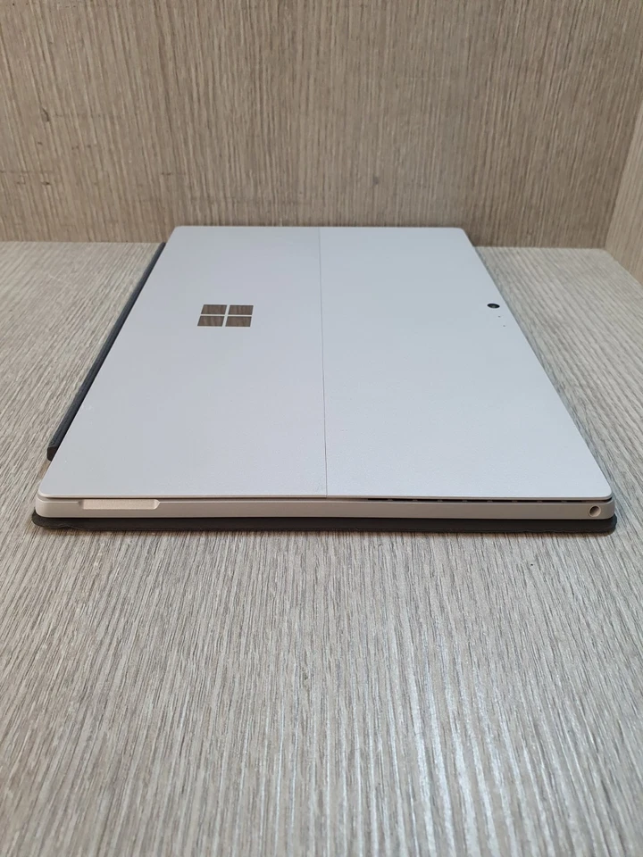 Microsoft Surface Pro (5th Gen) 12.3" M3-7Y30 4GB RAM 128GB NVMe Grade B EB1102 - Image 4 of 4