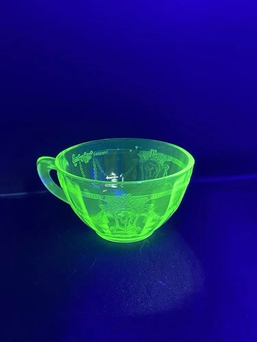 ANCHOR HOCKING CAMEO BALLERINA Green Depression Glass Handled Cup Uranium