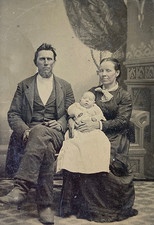 ORIGINAL  CIVIL WAR ERA FAMILY 1/6 PLATE TINTYPE PHOTO