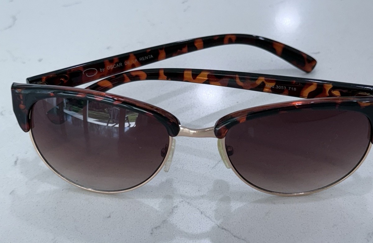Oscar de la Renta 3053 Tortoise Shell Sunglasses - Elegant Designer Eyewear Oscar de la Renta Brown Plastic Frame Sunglasses for Women  main image 4