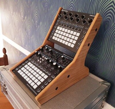 Novation Circuit & Monostation Eiche furniert MDF Doppelständer aus Synthesizern und Holz
