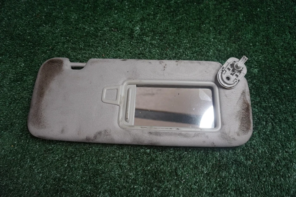 2020 2021 2022 HYUNDAI SONATA PASSENGER SIDE RH Sun Visor OEM 1 Peice 6837718 - Image 2 of 4