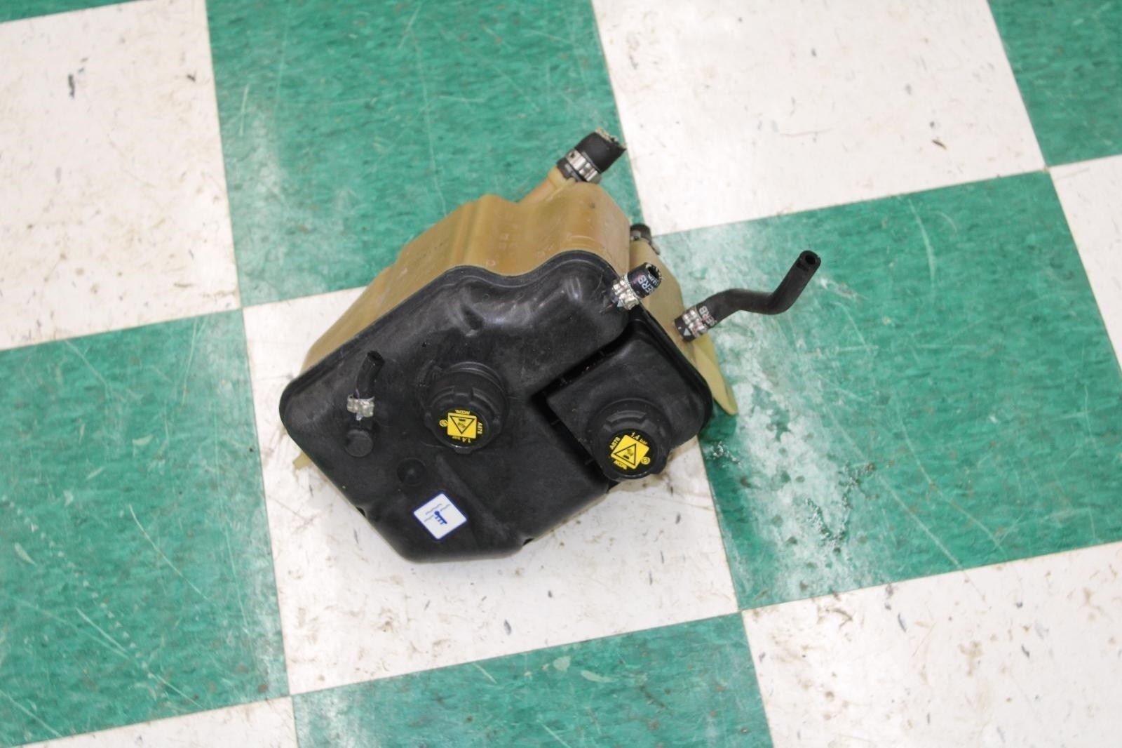 Maserati Ghibli 2014-2024 Coolant reservoir