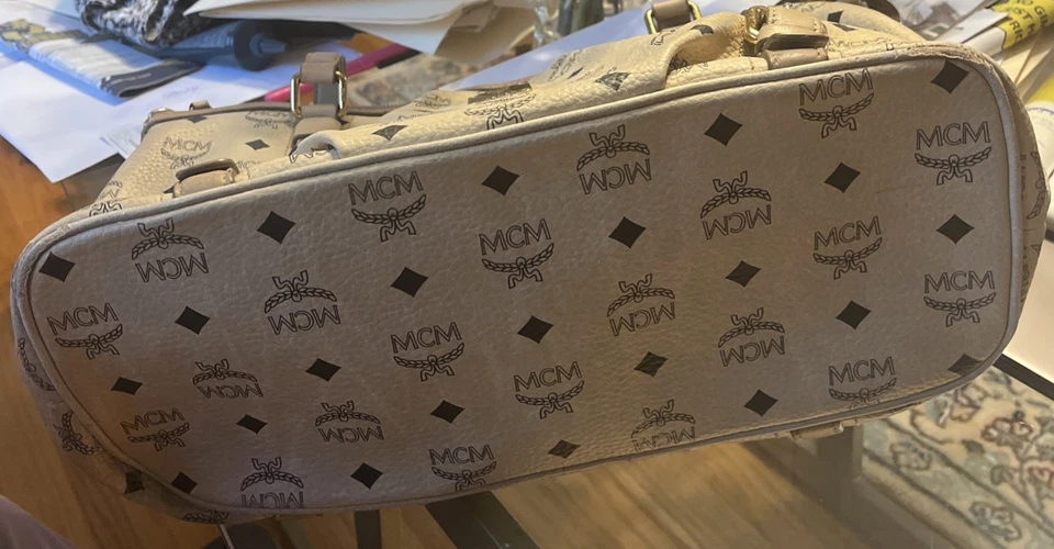 MCM 2 пути плеча сумка с короткими ручками - Бесплатная доставка! отличное состояние товара! Атласный интерьер - Изображение 2 из 4