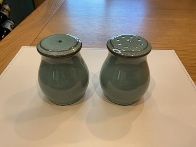 Denby Regency grün Salz und Pfefferstreuer Steingut Geschirr sehr guter Zustand