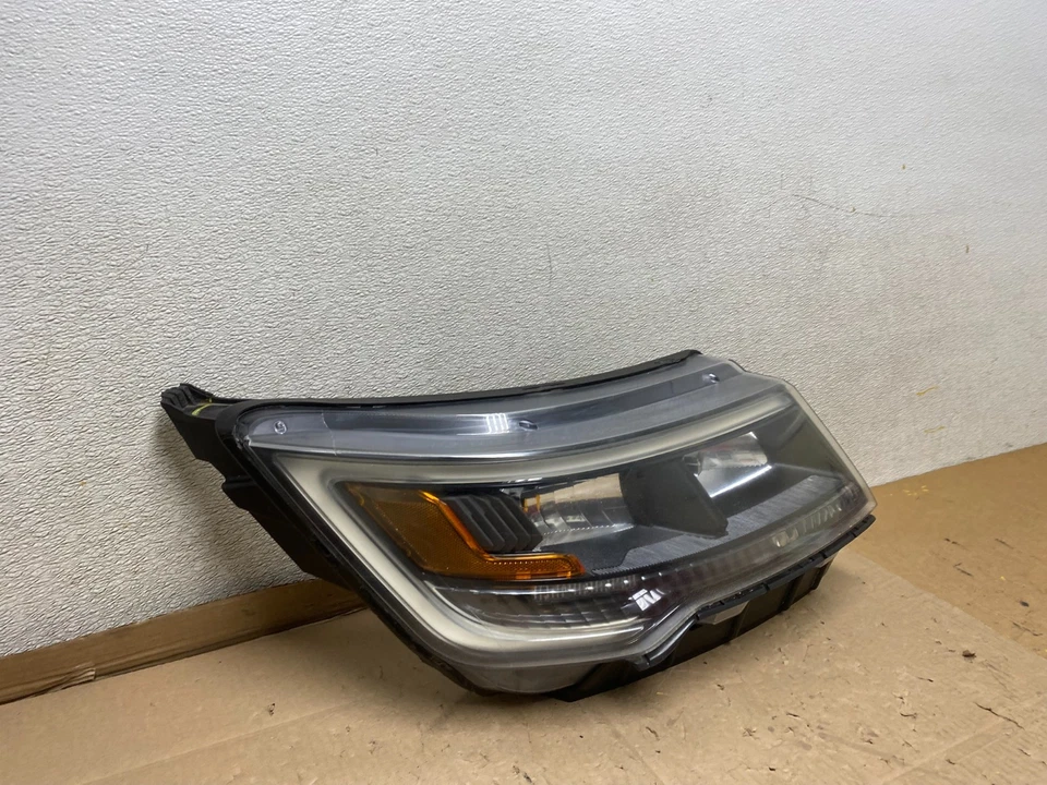 Faro negro LED pasajero derecho Ford Explorer 2016-2019 con módulo U6881 DW Foto 3 de 4