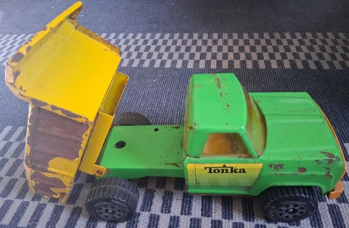 Vintage 1970’s Tonka Green and Yellow Dump Truck Pressed Steel Model # 13190
