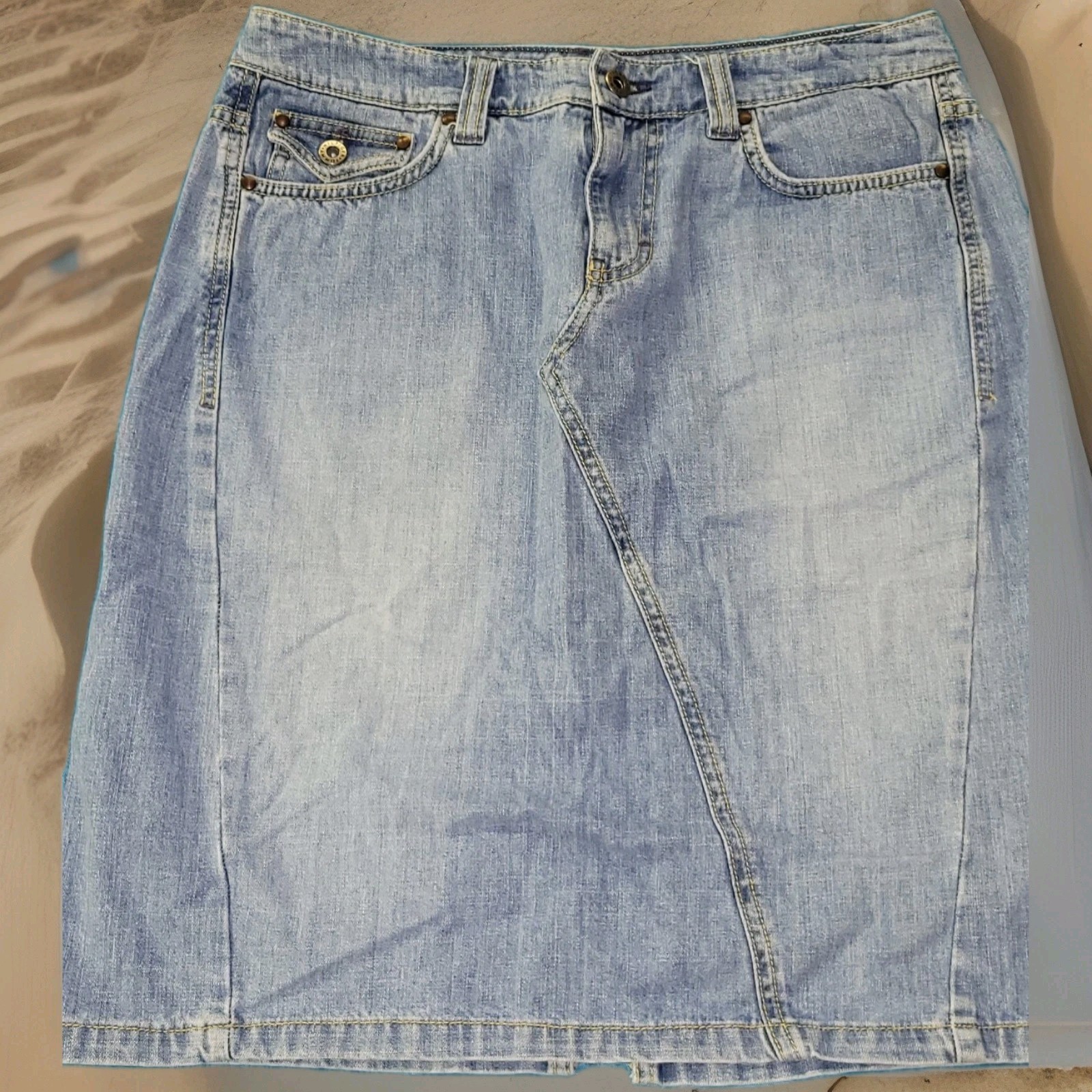 Tommy Hilfiger SZ 8 Womens Light Blue Denim Distressd Jean Skirt  30