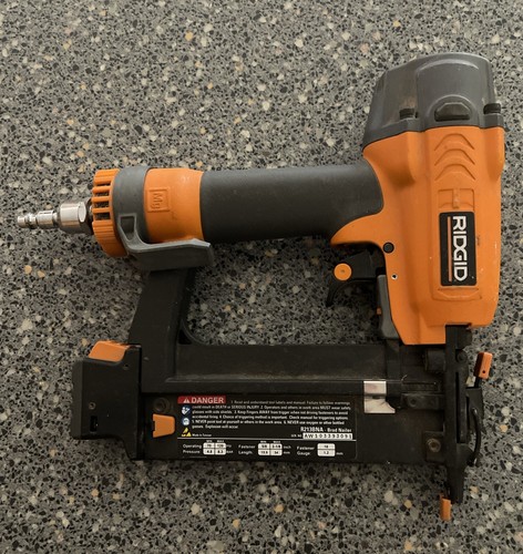 Ridgid R213BNA Brad Nailer 18 Gauge 5/8"" - 2 1/8"" Brad Nails LN - Foto 2 di 7
