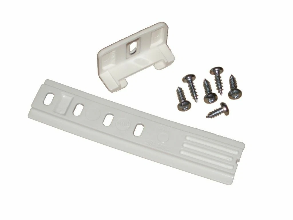 Фурнитура для холодильника индезит. Крепление встроенного холодильника к фасаду. Крепеж фасада двери для встраиваемого холодильника 481231019131. Крепеж фасада двери для встраиваемого холодильника liebherr 9086322. Крепеж фасада для встраиваемого холодильника liebherr.