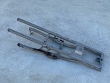UN BERCEAU BOUCLE ARRIERE DE CADRE MOTO DERBI 125 GPR NUDE 2T 2007