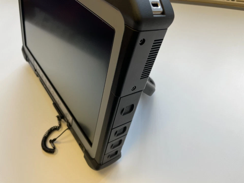 Panasonic Tablet Toughpad CF-D1 MK2 Rugged Tablet Celeron 4GB RAM 128GB SSD - Image 4 of 4