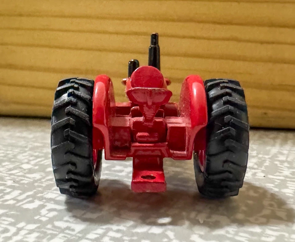 Ertl Diecast Tractor 1:87 (?)  McCormick International ID 9  Great Condition - Image 4 of 4