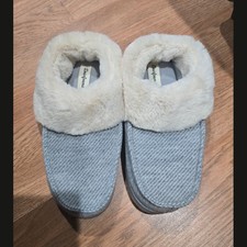 Dearfoams Women  s Memory Foam Indoor/Outdoor Slippers, Gray, M 7-8 