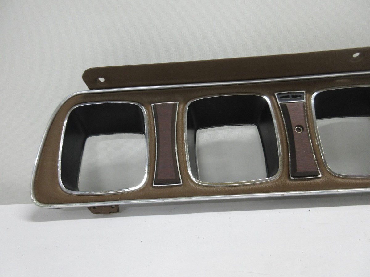 1970 1971 LINCOLN MARK 3 III INSTRUMENT CLUSTER DASH TRIM BEZEL