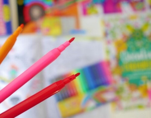 PACK OF 12 MIXED COLOUR NON TOXIC WASHABLE COLOURING FIBRE PENS KIDS FELT TIPS - Picture 2 of 3