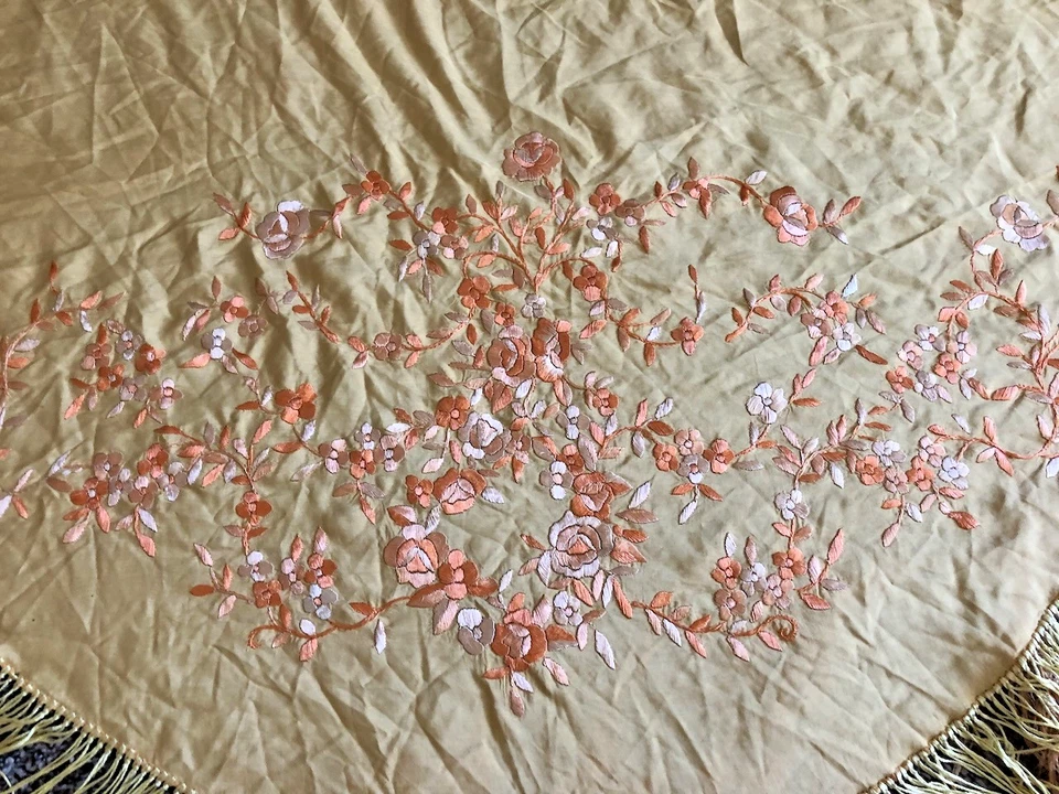 Antigua bufanda de piano victoriana de seda con flecos chal amarillo rosa floral bordado Foto 3 de 4