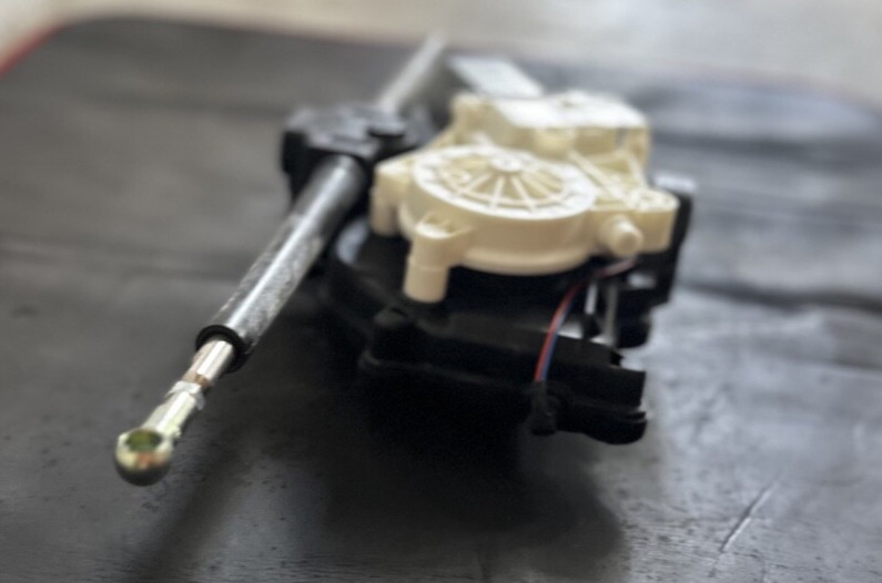 Rolls Royce Ghost rear left door lock, left door soft close motor 720275109