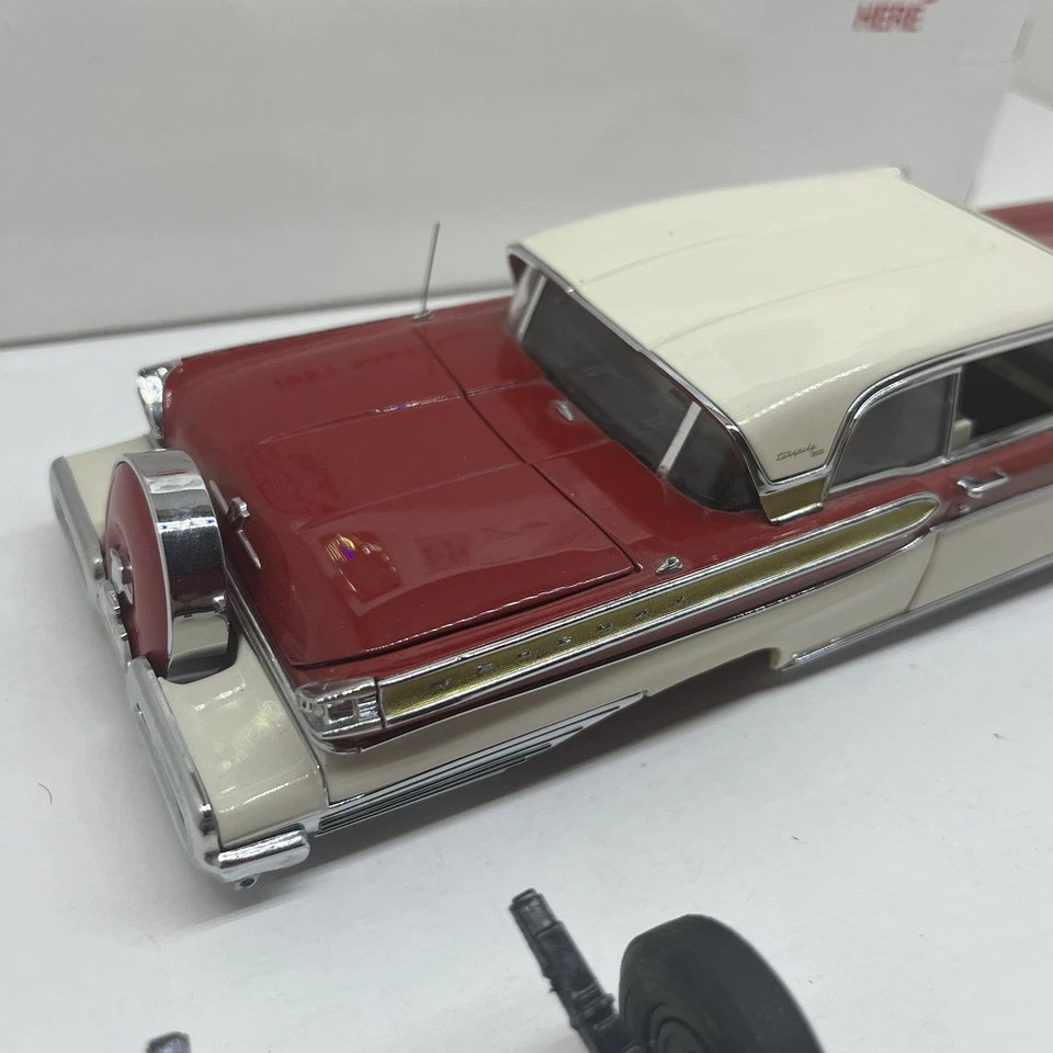 Danbury Mint 1:24 1957 Mercury Turnpike Cruiser Red/White in box DAMAGED READ - Image 3 of 4