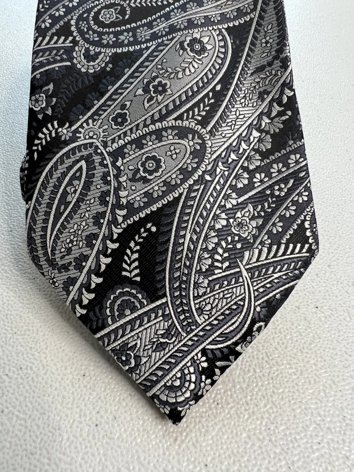 Corbata de Diseñador Barcelona Cravatte Patrón Paisley Negra y Gris Foto 2 de 4