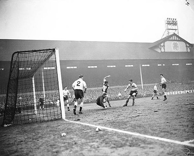 #ad #ad Tottenham Hotspur goalkeeper John Hollowbread saves under pressure Old Photo 1 AU $9.00