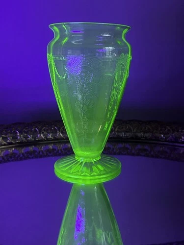Rare Vintage Anchor Hocking Cameo Ballerina Uranium Glass Footed Vase Chip