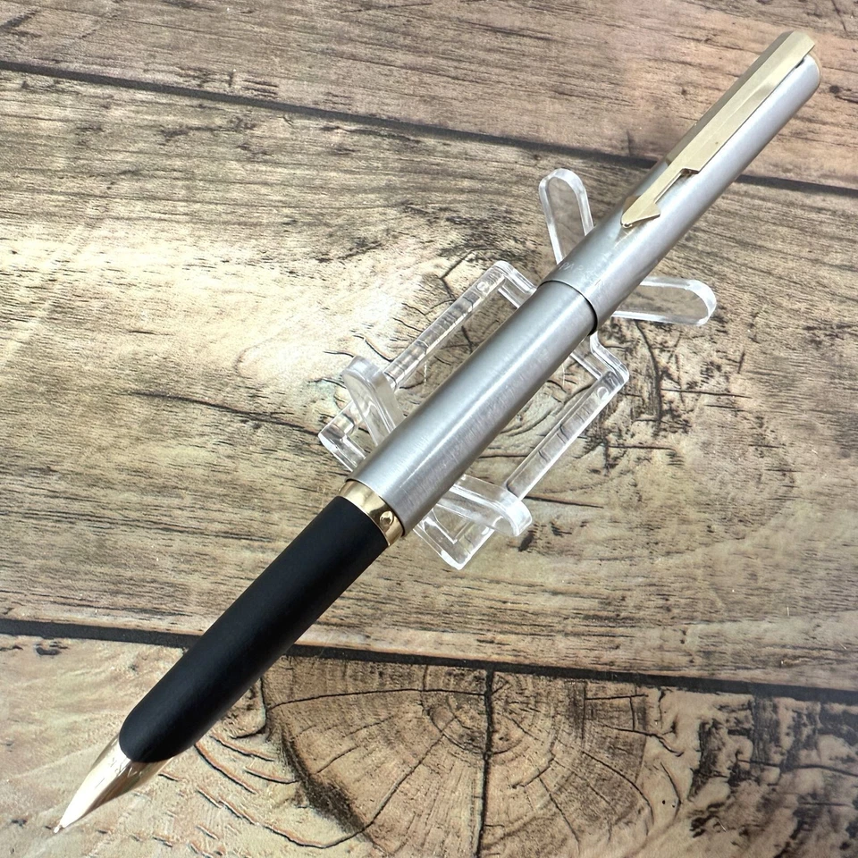 PARKERPL FOUNTAIN PEN NIB:F VINTAGE BLACK SILVER MADE IN U.S.A WITH BOX A362 - Image 4 of 4