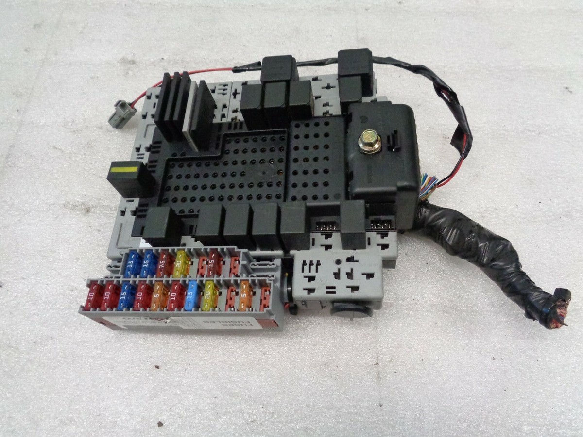 2003-2004 Volvo XC90 Rear Fuse Box Relay Block Panel Trunk Mount OEM  AK2202477