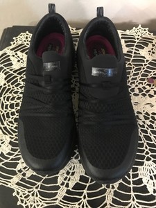 skechers very daring black