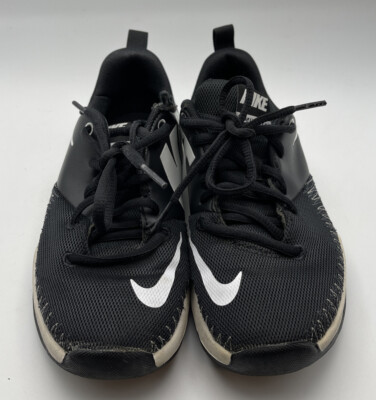 2017 Boy's Nike Team Hustle D7 #834318-001 Black White Basketball Shoes Size 4.5