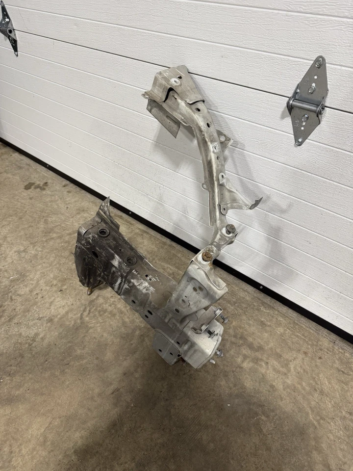 Infiniti M37 M35H M56 Q70 2011-2019 cuadro izquierdo y derecho riel corte delantal nariz AWD Foto 2 de 4