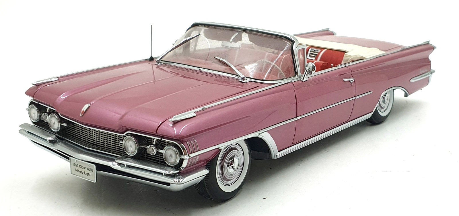 Sun Star 1/18 Scale 5236 - 1959 Oldsmobile 