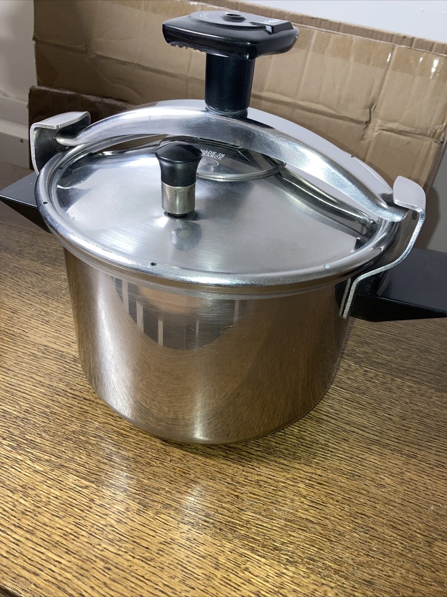 B) cocotte minute seb inox 6 litres avec panier et soupape