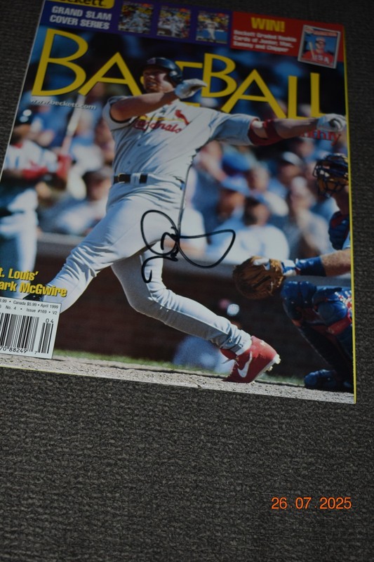 ST. LOUIS CARDINALS STAR MARK MCGWIRE SIGNED BECKETT MAGAZINE COVER