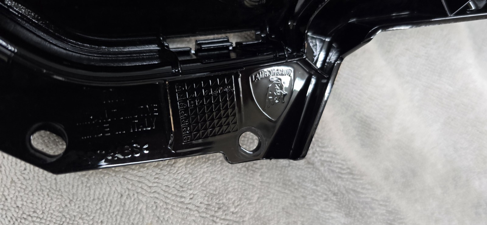 Lamborghini Urus Grille Grill Center Bumper Gloss Black 4ML807639