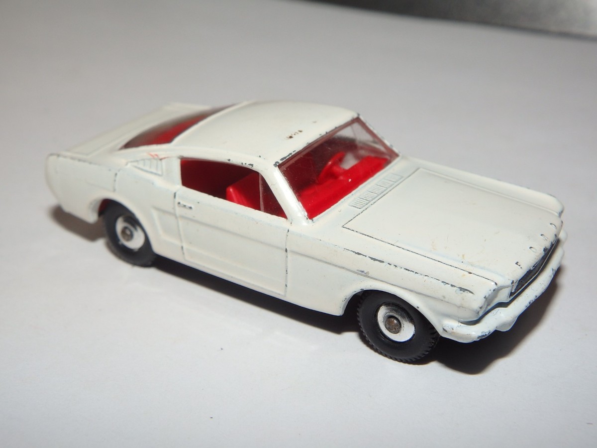 激レア ミニカー マッチボックス 8 FORD MUSTANG MUSTANG Matchbox Lesney No. 8 Ford Mustang In White (EARLY WHEELS) - No