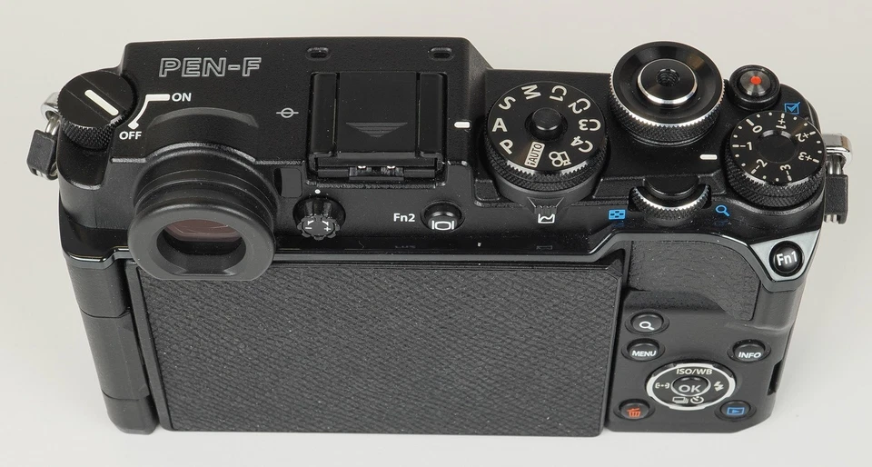 Olympus PEN-F schwarz mit 2238 Auslösungen im super Zustand - Bild 3 von 4