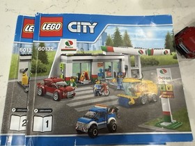 LEGO 60132 Service Station CITY Town  99% Complete w/ Minifigures + Instructions