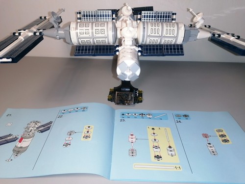 Brick Space Station with minifigure - Imagen 4 de 6