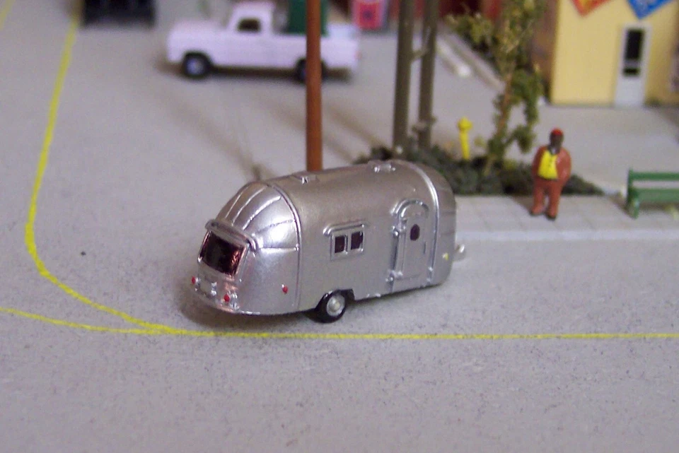N scale 22ft Airstream camping trailer finished N gauge model train detail neat - Image 2 of 2