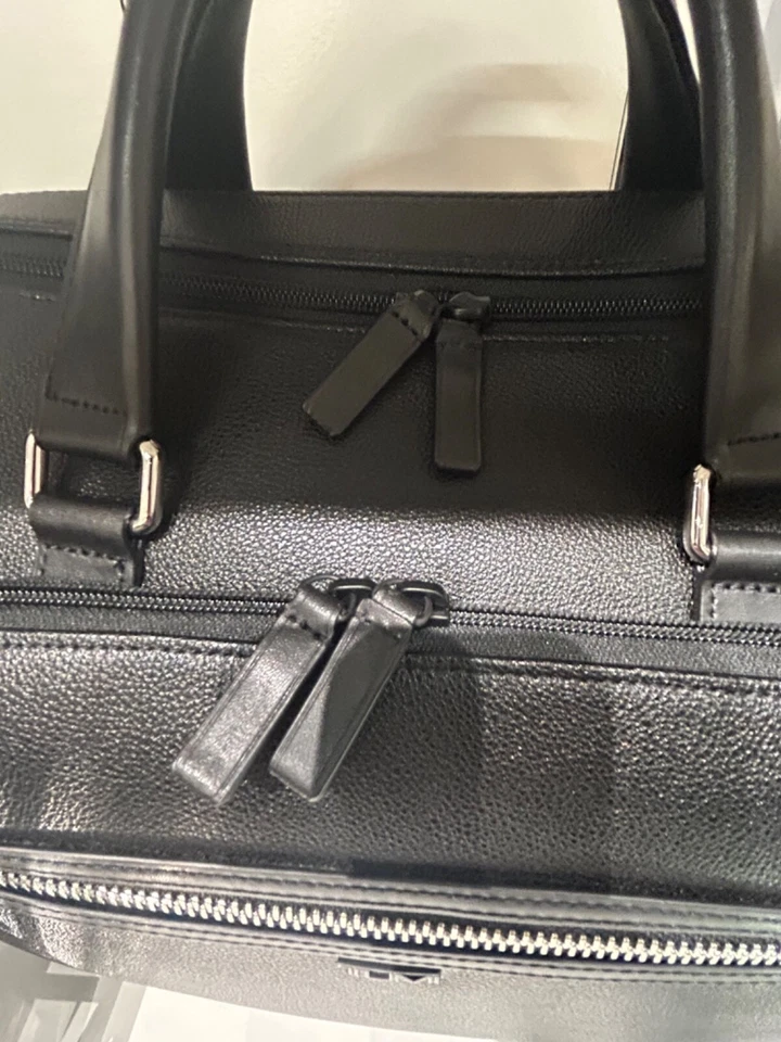 NEW Tumi OAKFIELD 100% Grain Leather Large Laptop Briefcase  - BLACK - Image 2 of 4