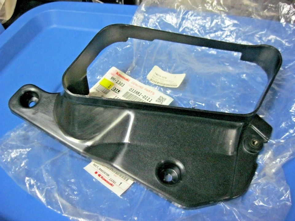 Conducto de radiador trasero izquierdo Kawasaki OEM ZG1000 Concours 14073-1276 Foto 4 de 4