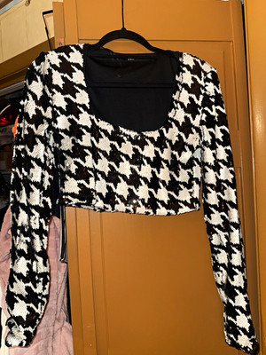 ZARA Women's Black/White Houndstooth Cropped Long Sleeve Scoop Neck Top S
