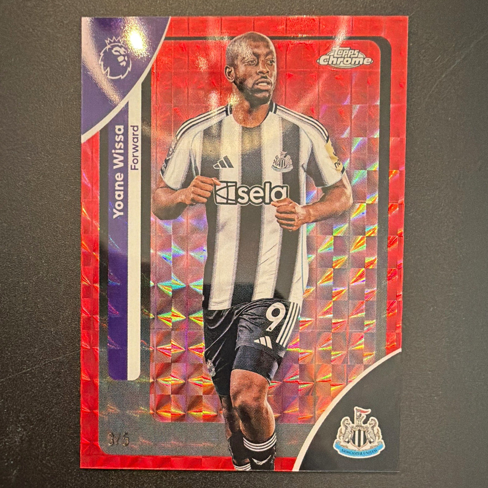 Topps 2025-26 Topps Chrome Premier League Yoane Wissa #141 Red Geo /5 NUFC