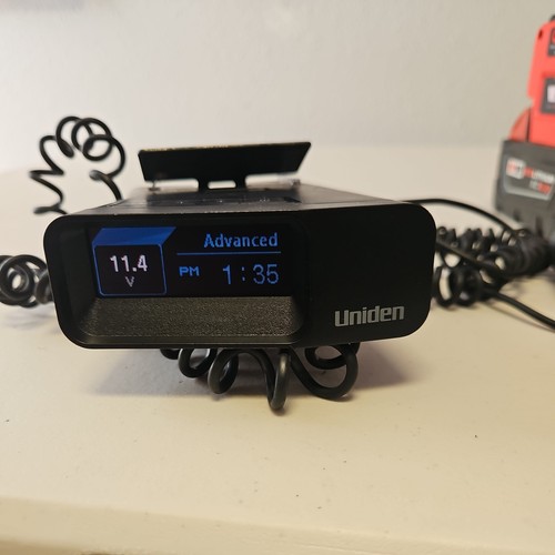 Uniden R7 Long Range Radar Detector - Black *** USB PORT DAMAGE***