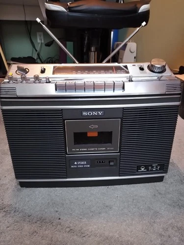 vintage Sony CF-580 boombox