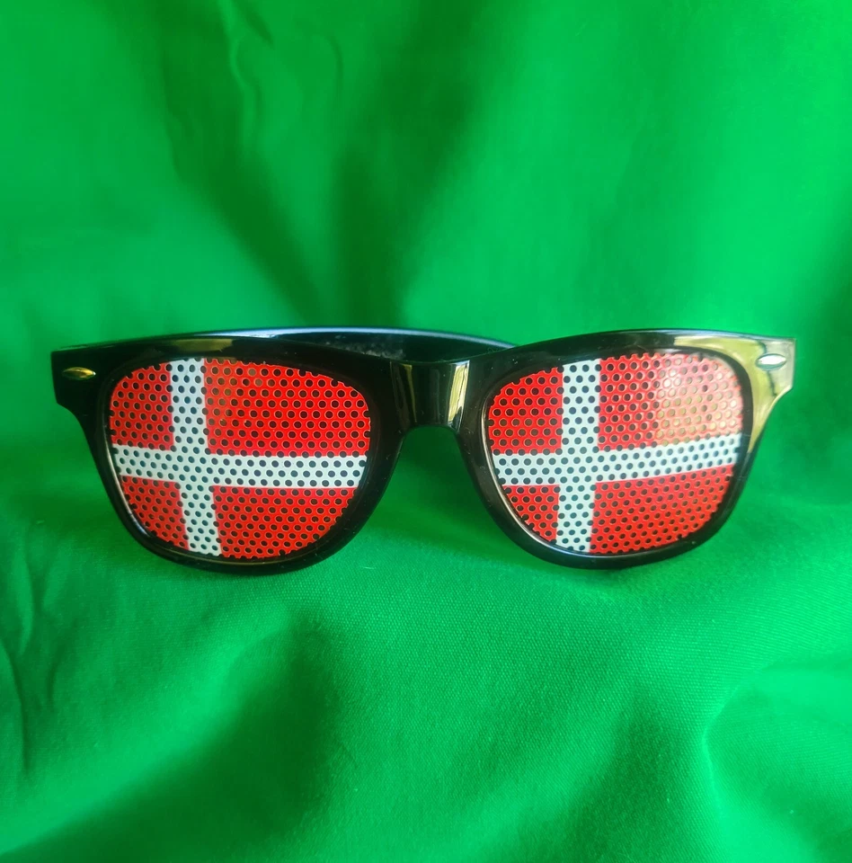 GAFAS DE SOL DANMARK FAN DEL FÚTBOL NUEVAS Foto 4 de 4