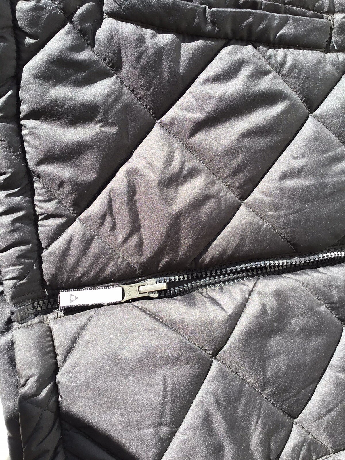 Gerry er Lightweight black diamond Padded Short Jacket. Size 1012