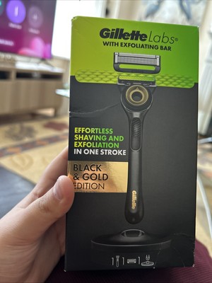 Gillette Labs Herren Black & Gold Edition Rasierer mit Peelingstab & Ständer
